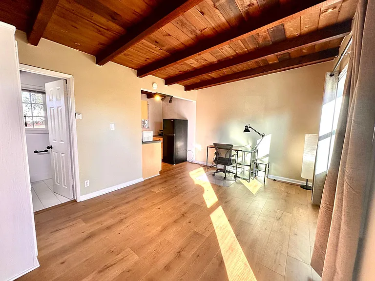 1101 E Grand Ave — Photo 141