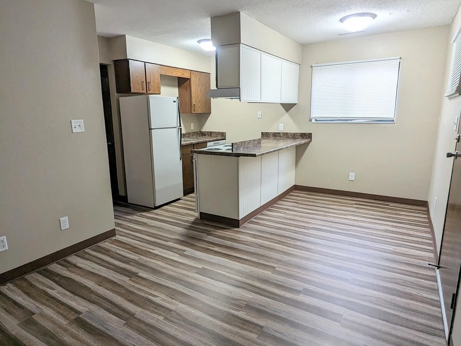 1 bed, 1.5 bath, 584 sqft, $760 — Photo 2