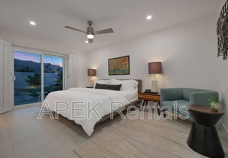 945 N Buttonwillow Cir — Photo 38