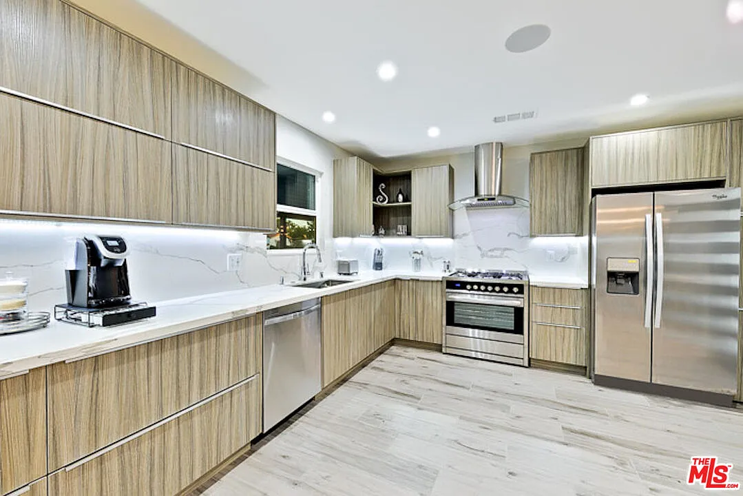 4 bed, 4.0 bath, 3500 sqft, $19,995 — Photo 4