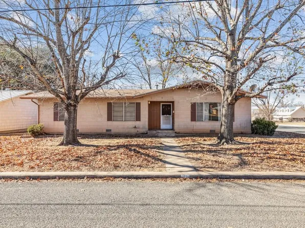 113 W Nimitz St, Fredericksburg, TX 78624