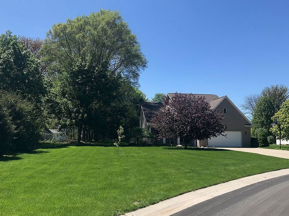 2nd image of 215 Fieldstone Dr