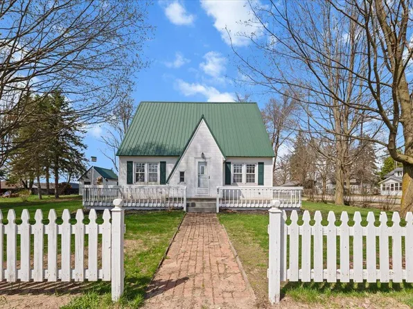 83 E South Ave, Hesperia, MI 49421