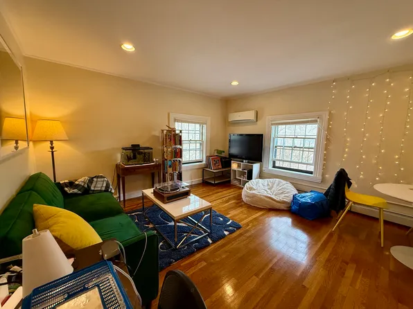 296 Benefit St #3F, Providence, RI 02903