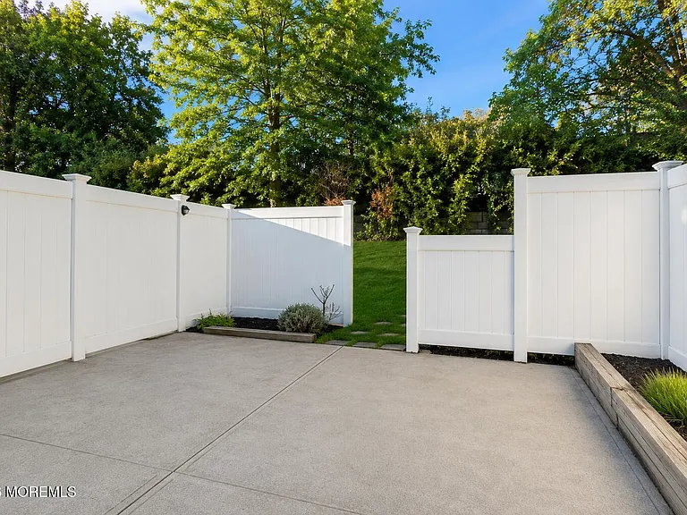 4 Lisa Ct — Photo 18