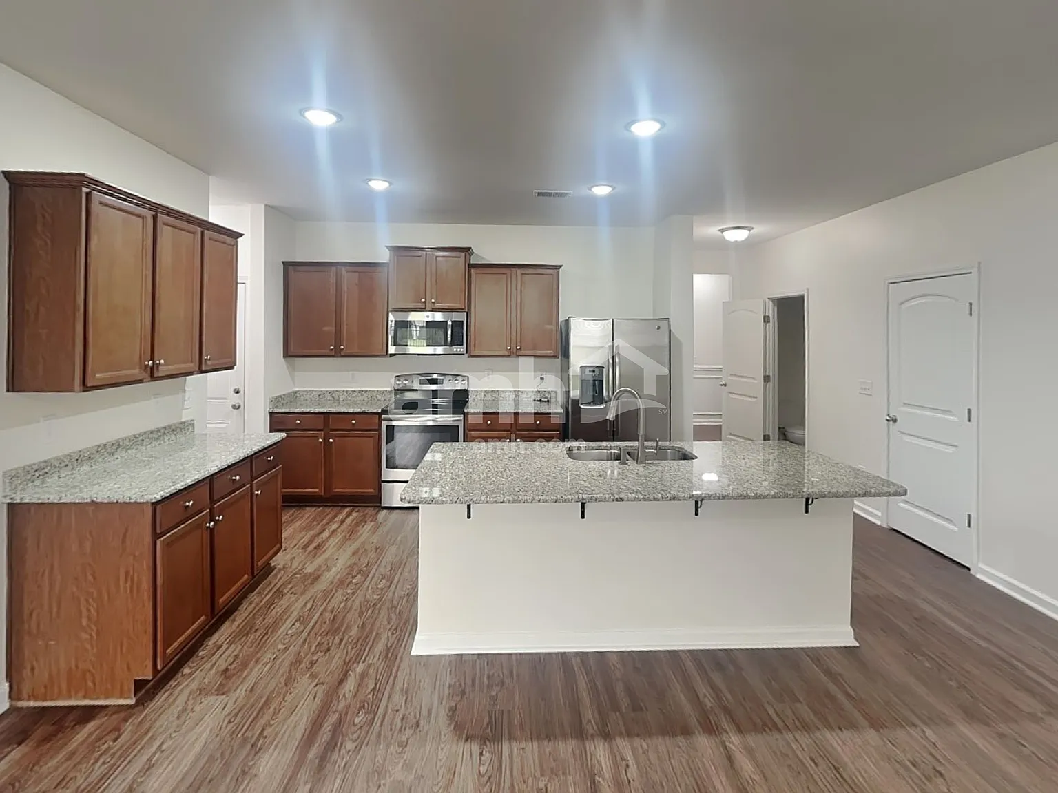 4 bed, 2.5 bath, 2256 sqft, $2,550 — Photo 3