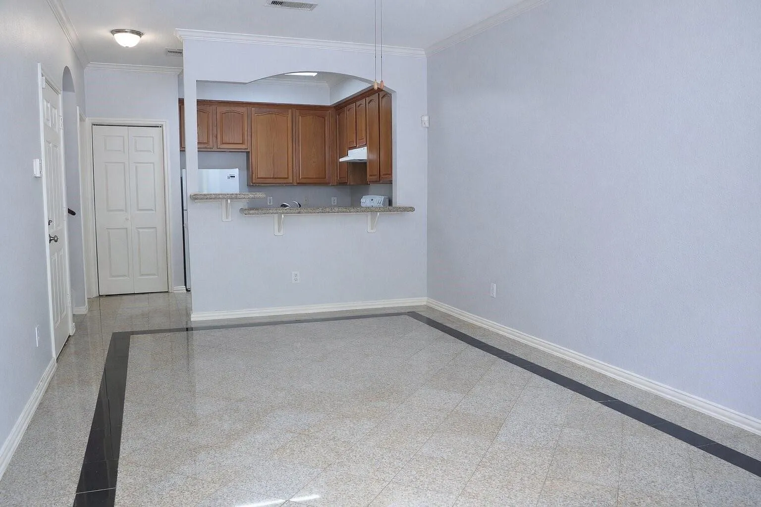 2 bed, 1.5 bath, 1062 sqft, $1,650 — Photo 2