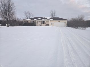 6458 Owens Rd, Yale, MI 48097