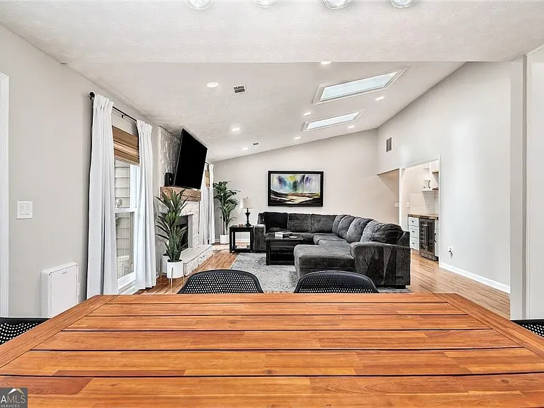 1118 Capital Club Cir — Photo 9