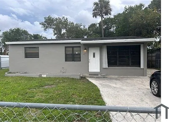 5 bed, 1600 sqft, $3,380 — Photo 2