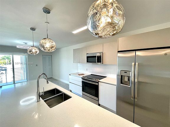 5th image of 2535 NE 193rd St #3212
