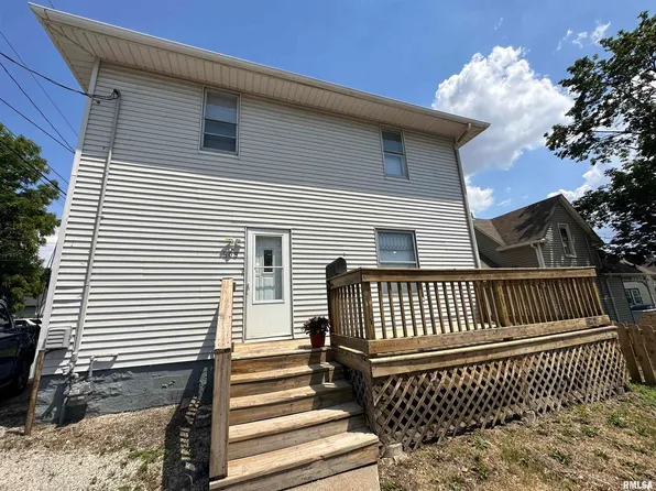 809 N Division St, Davenport, IA 52802