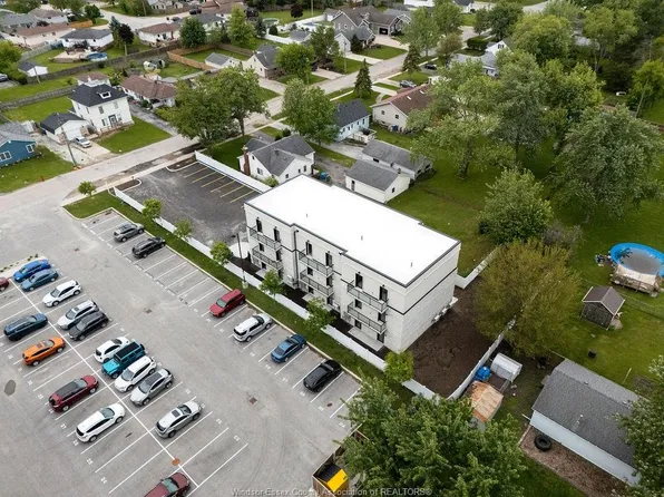 133 Laird Ave #203, Essex, ON N8M 1R5