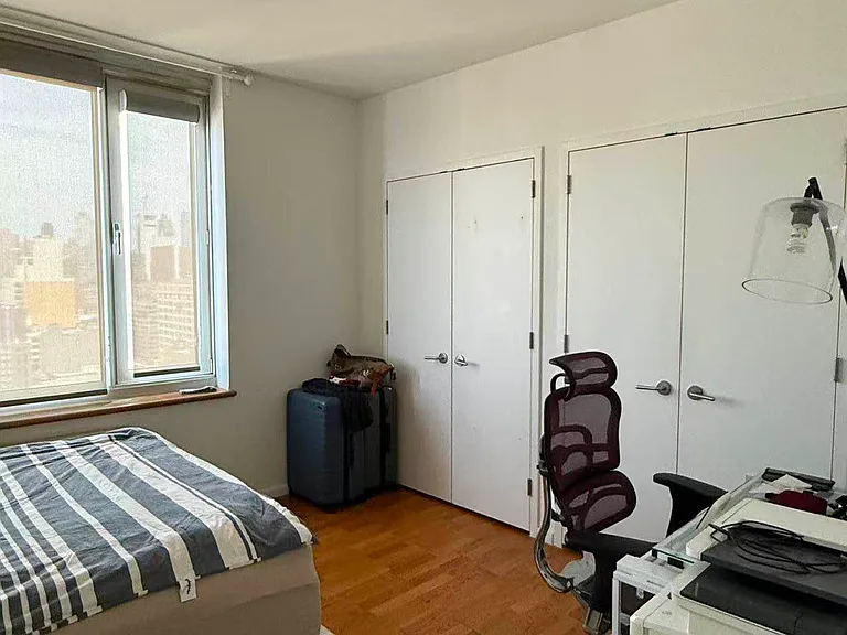 635 W 42nd St #18D — Photo 7
