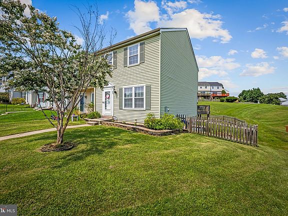2nd image of 42 Sandstone Ct