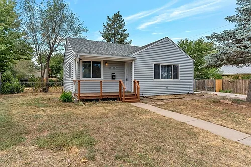 Beautifully Updated Three Bedroom House in Aurora at Burns Aurora 4th Flg — Photo 3