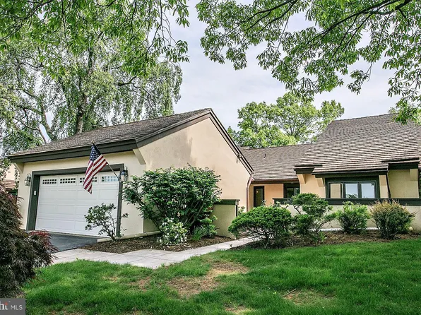 2 Bugle Ln, Blue Bell, PA 19422