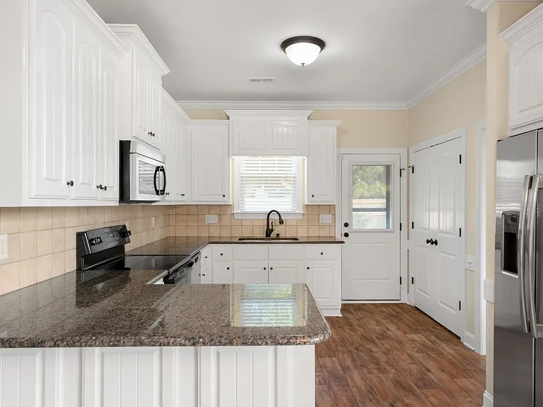 2508 Chelsea Dr NW — Photo 11