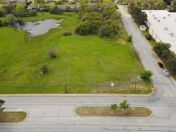 3708 Harwood Rd, Bedford, TX 76021