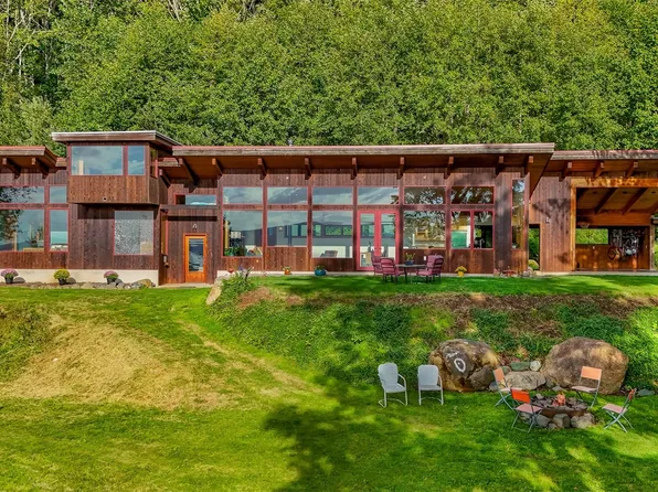 824 Chuckanut Drive, Bellingham, WA 98229