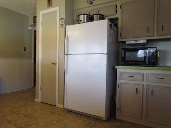 5th image of 416 E 51st St