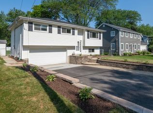 2014 Glencoe St, Wheaton, IL 60187