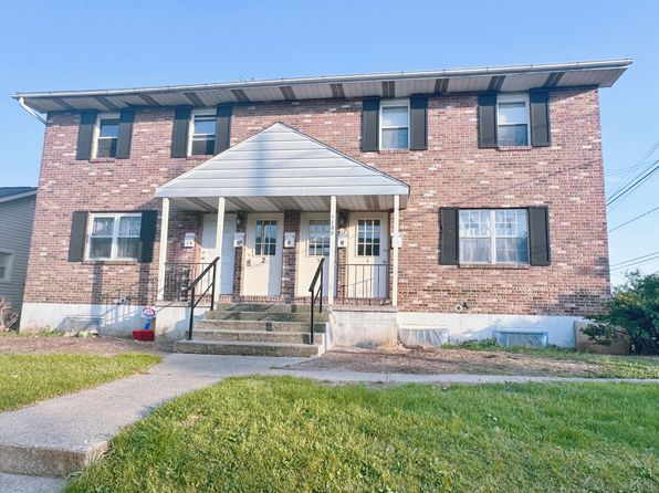 1738 W Cedar St