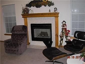 3rd image of 1033 NE Queens Cir