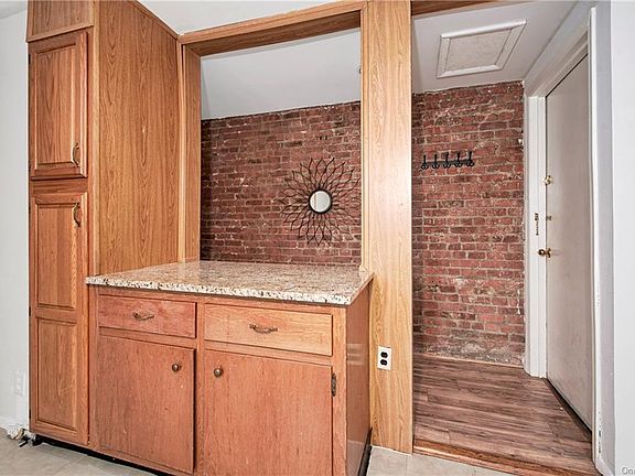 4th image of 14 N Chatsworth Ave APT 1L