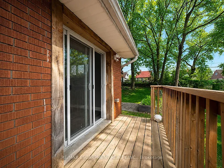 76 Glenview Ave #UPPER — Photo 16