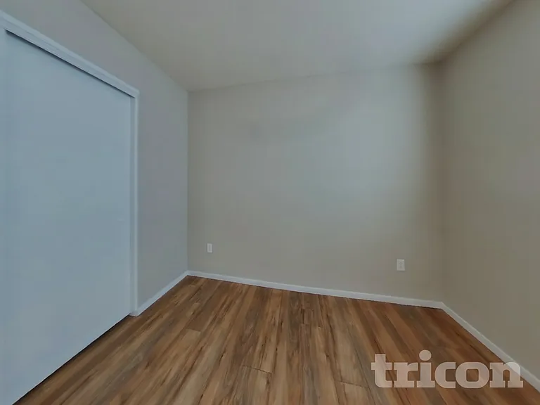 902 Emily St — Photo 10