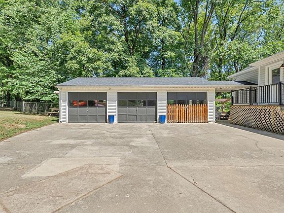 3rd image of 1901 Brookfield Dr