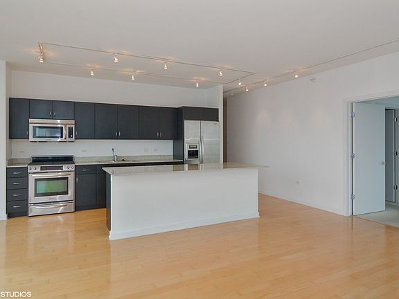 3rd image of 860 W Blackhawk St Unit 2107