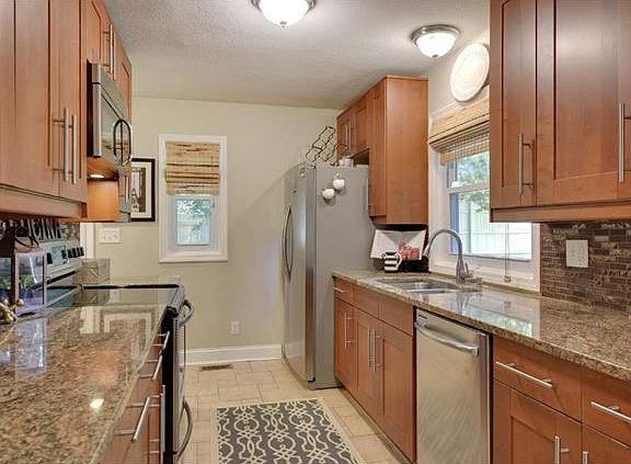 4th image of 2655 W Medicine Lake Dr