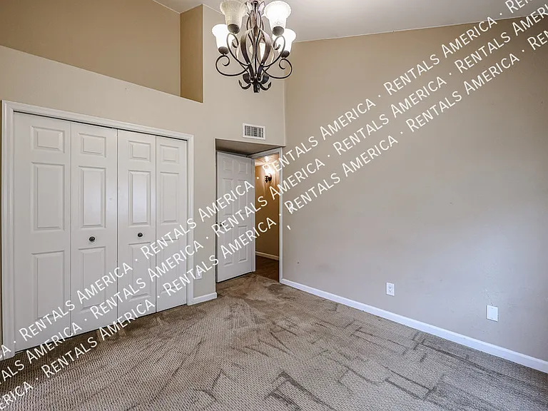 1621 E Vaughn St — Photo 24