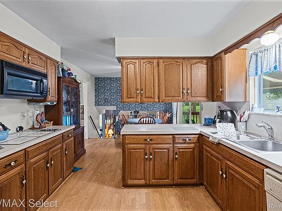 2nd image of 5040 Cedardale Ln