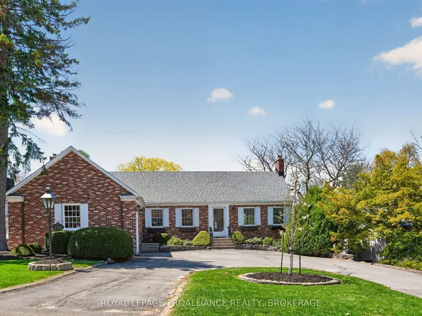 209 Fairway Hill Cres, Kingston, ON K7M 2B5