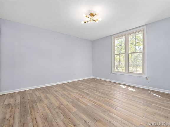 3rd image of 410 Glover Ave