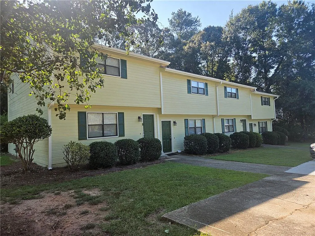 2 bed, 1.5 bath, 1240 sqft, $1,475 — Photo 2