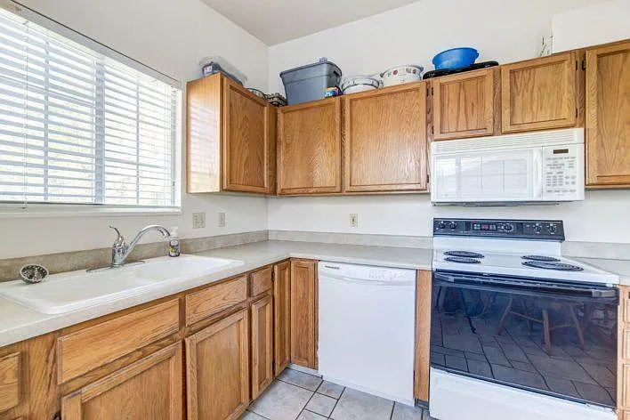 4 bed, 1100 sqft, $625 — Photo 3