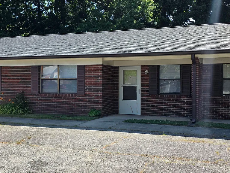 204 Druid St — Photo 1