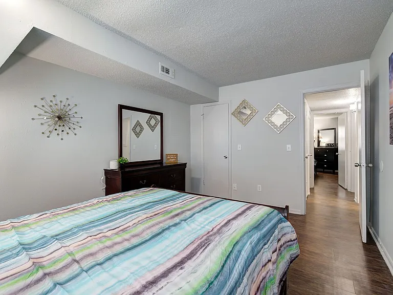 The Shelton Apartments- 1/2 Off First Months Rent AND 1/2 Off in June! — Photo 12
