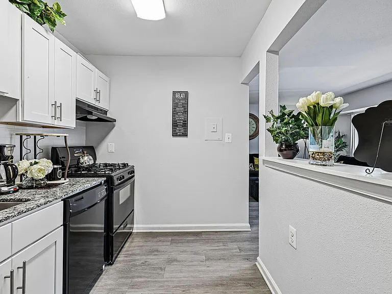 North Hills Apartments — Photo 17