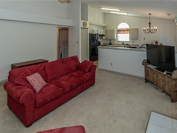 5th image of 12406 Cobblestone South Dr