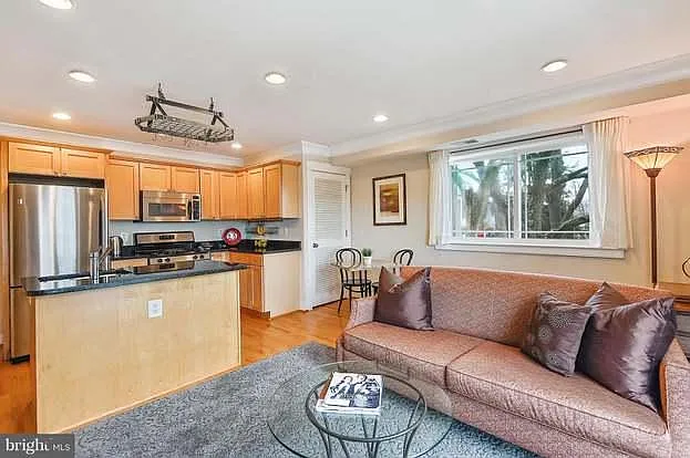 Open floor plan kitchen and living room area