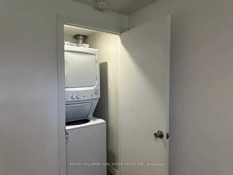 222 Currey Cres #BASEMENT — Photo 16