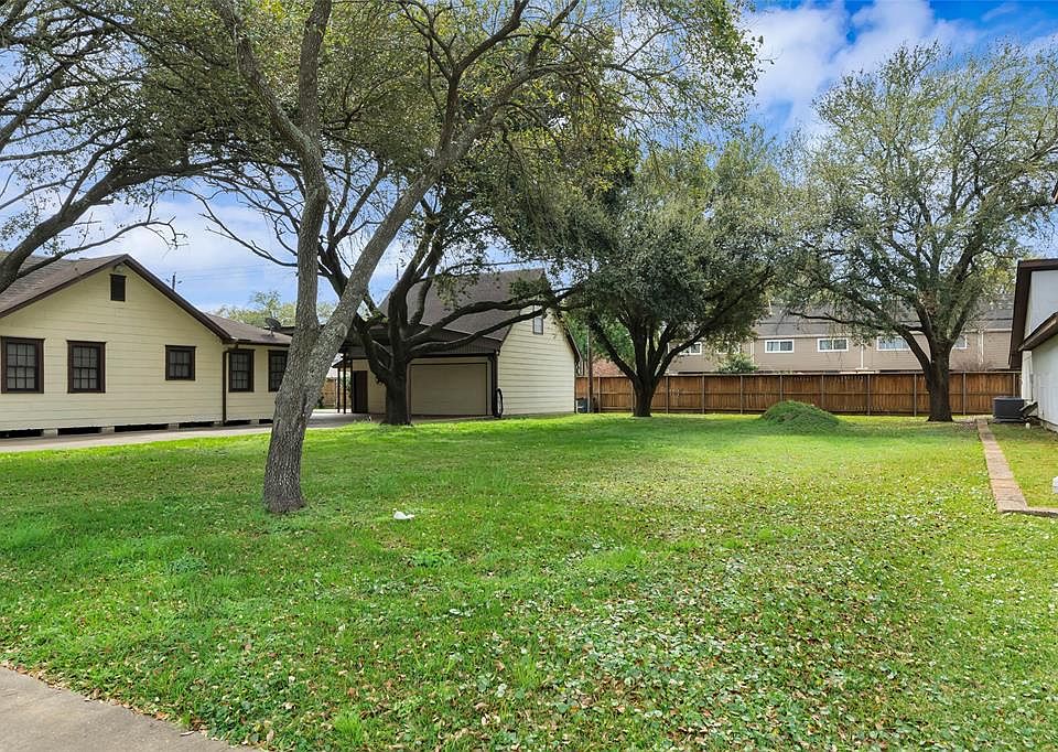 1st image of 10417 Emnora Ln