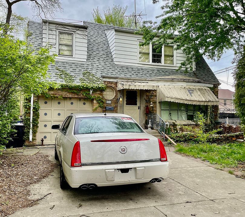 2nd image of 2814 W Balmoral Ave