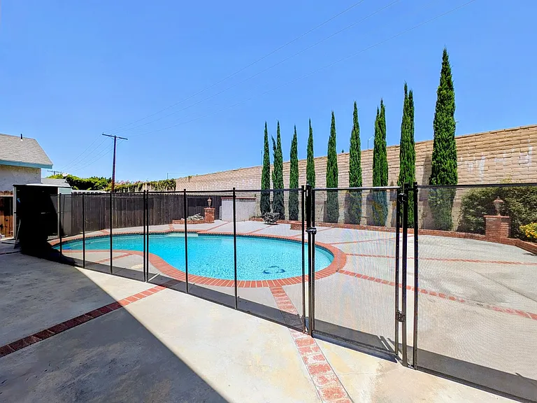 5517 E Edgemar Ave — Photo 9