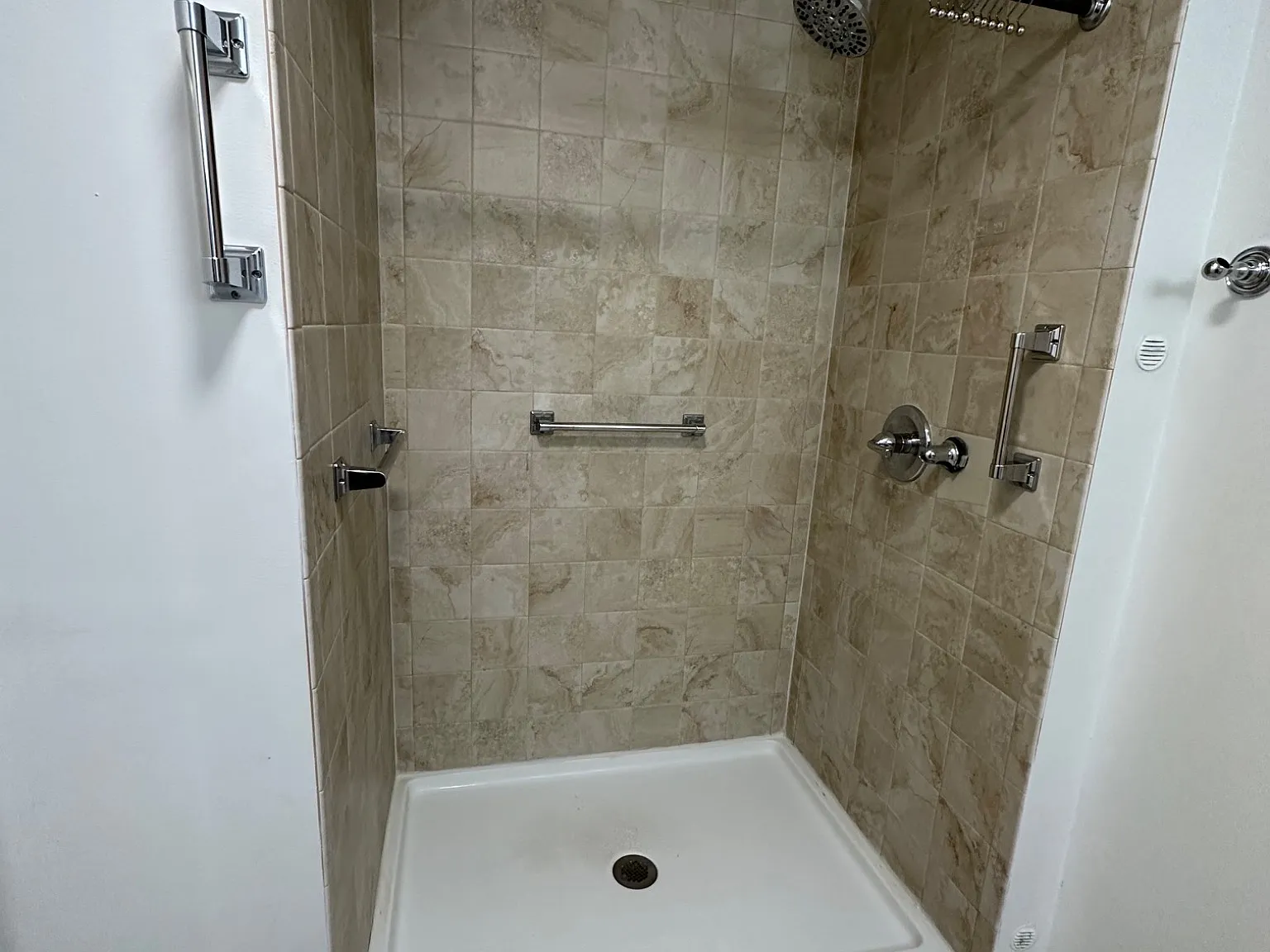 1 bed, 150 sqft, $950 — Photo 4